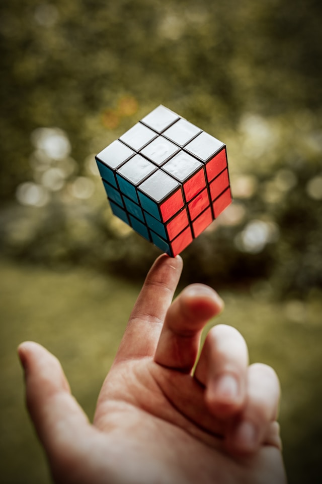 Løs rubiks kube: En ultimat guide til hjernetrening